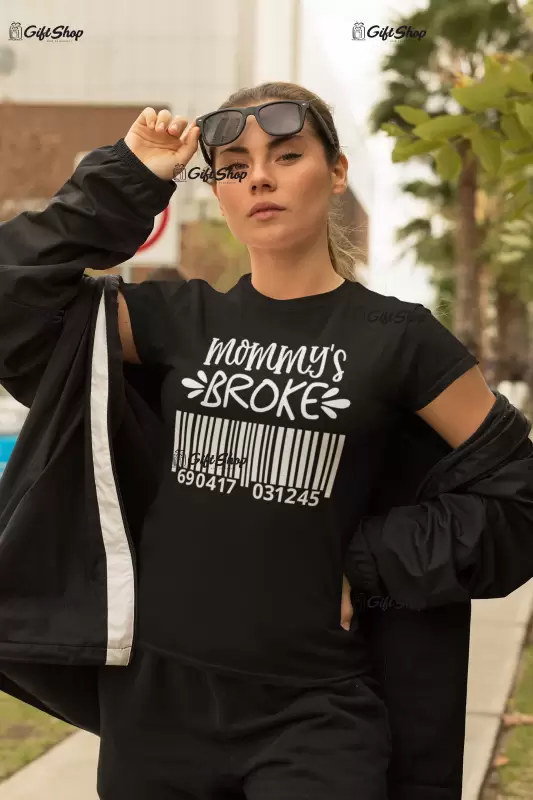 Mommy`s broke , tricou cu mesaj